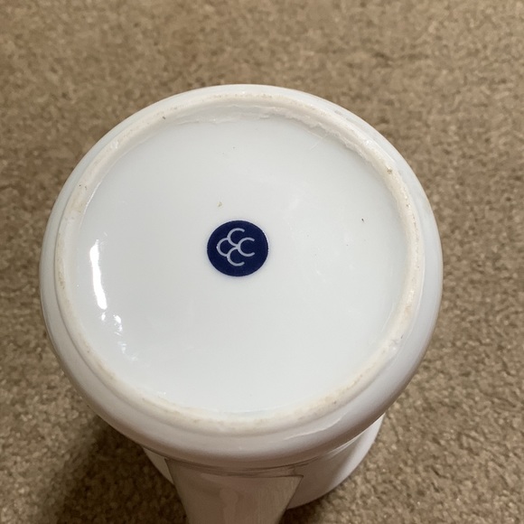 Holly Christmas Teapot - Picture 8 of 8